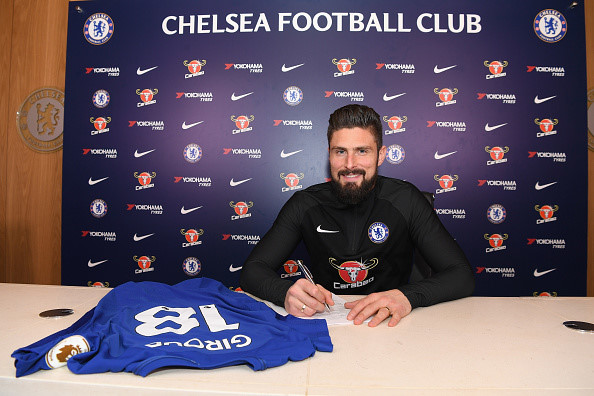Giroud khoác áo số 18, rạng rỡ trong ngày ra mắt Chelsea